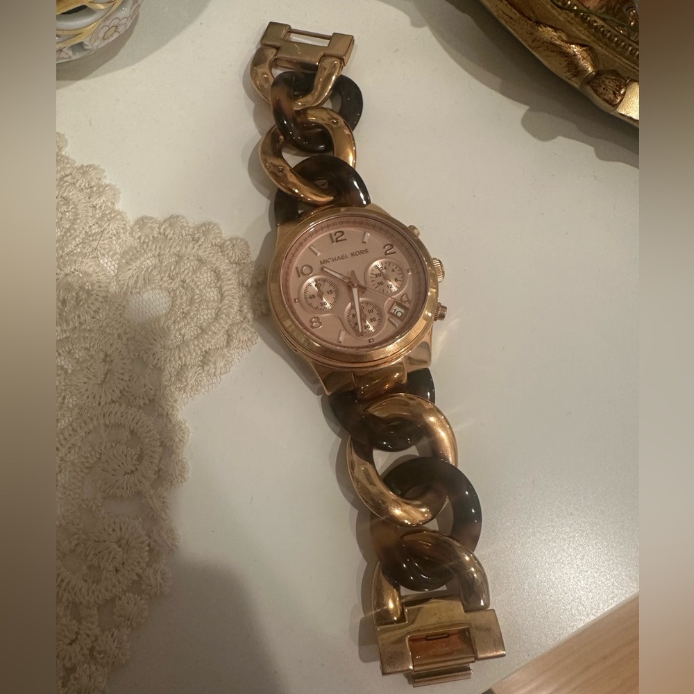 Michael Kors Runway Rose Gold-tone Tortoise Twist Chain Link
Ladies Watch MK4269
